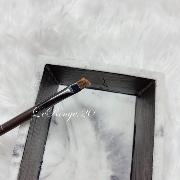 Lise Watier eye brow brush and spoolie - Picture 3 of 4